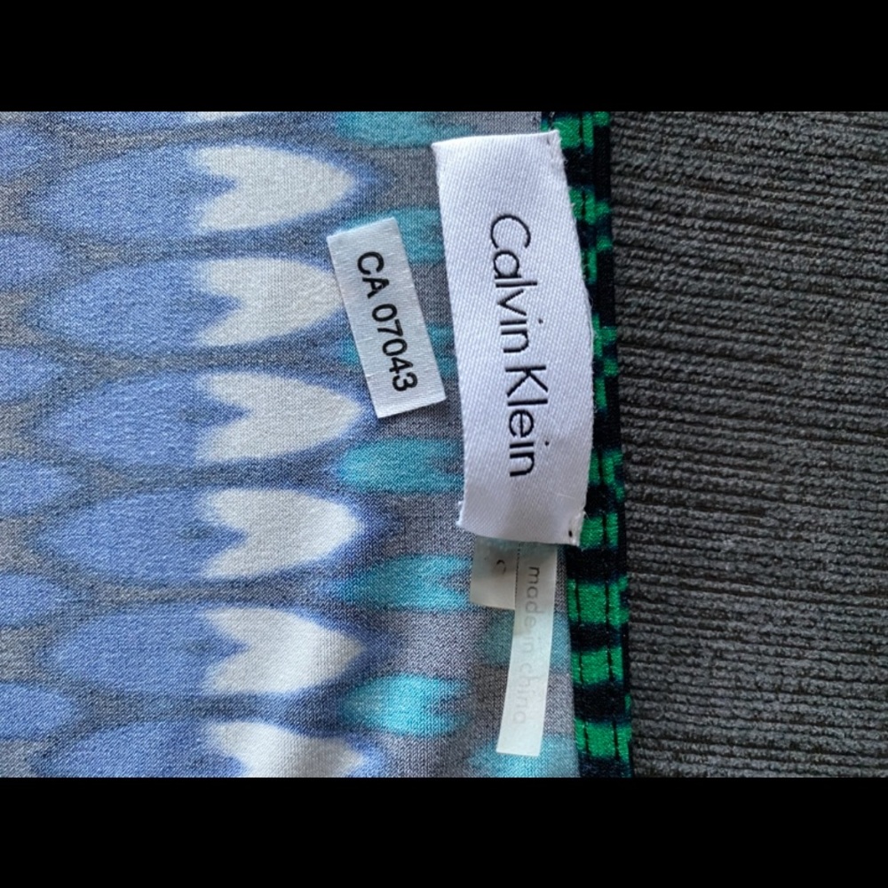 Calvin Klein, size small - Picture 3 of 4
